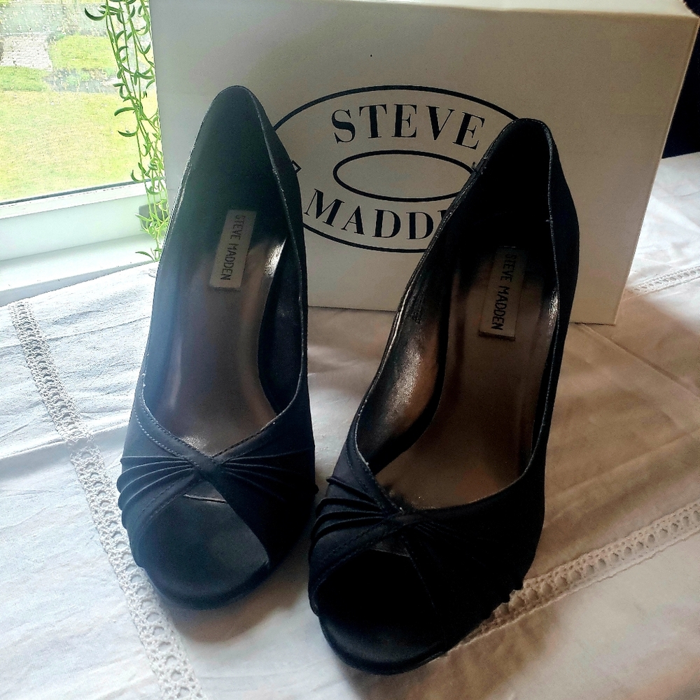 Steve Madden Martha Peep Toe Heels Size 7.5